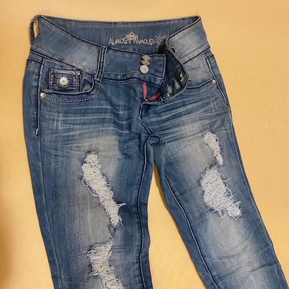 Almost Famous High-Rise Skinny Jeans - Picture 3 of 5